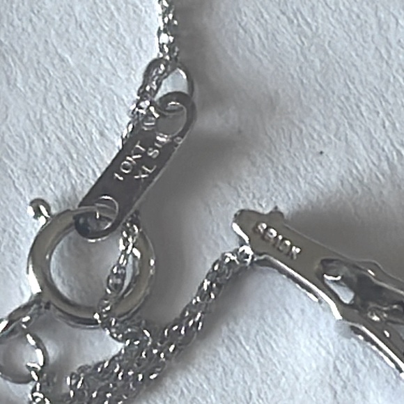 Solid 10K 10 Karat White Gold Eiffel Tower Pendant Necklace France French Paris - Picture 10 of 10